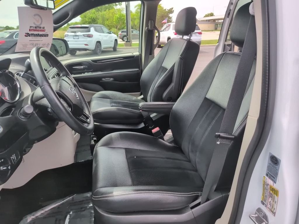Used 2018 White Dodge SXT image 16