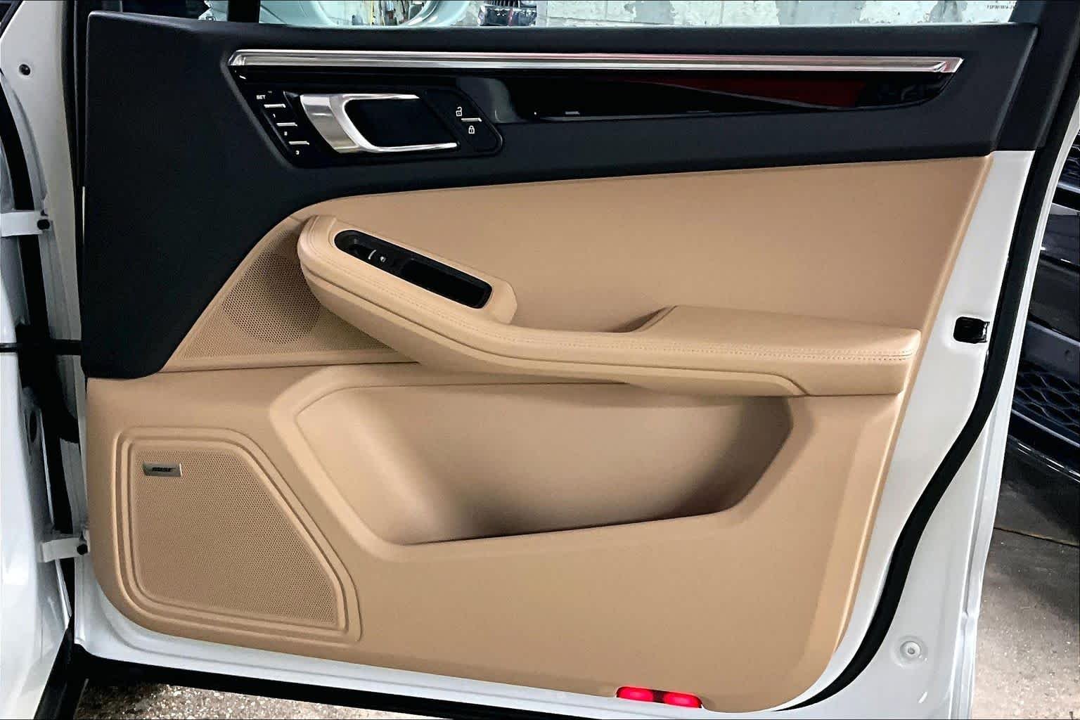 2025 Porsche Macan Base - Photo 22