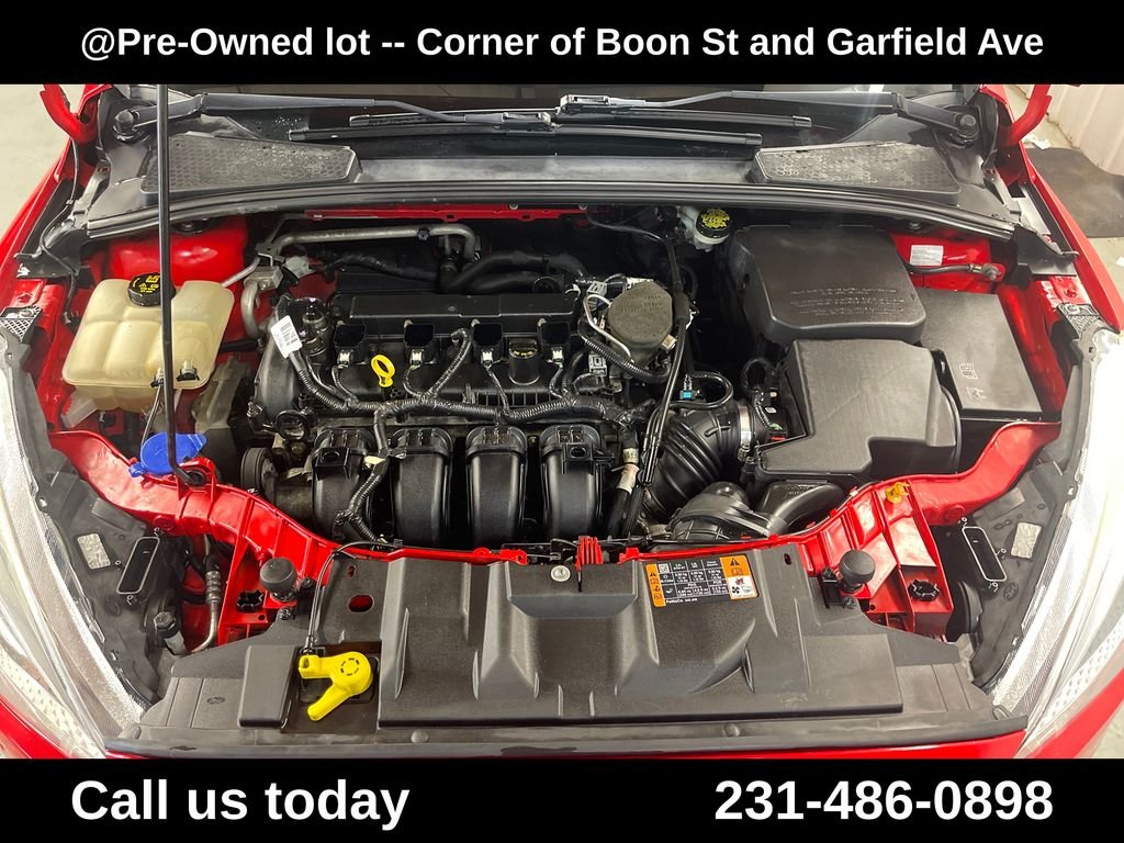 Used 2015 Red Ford SE image 10