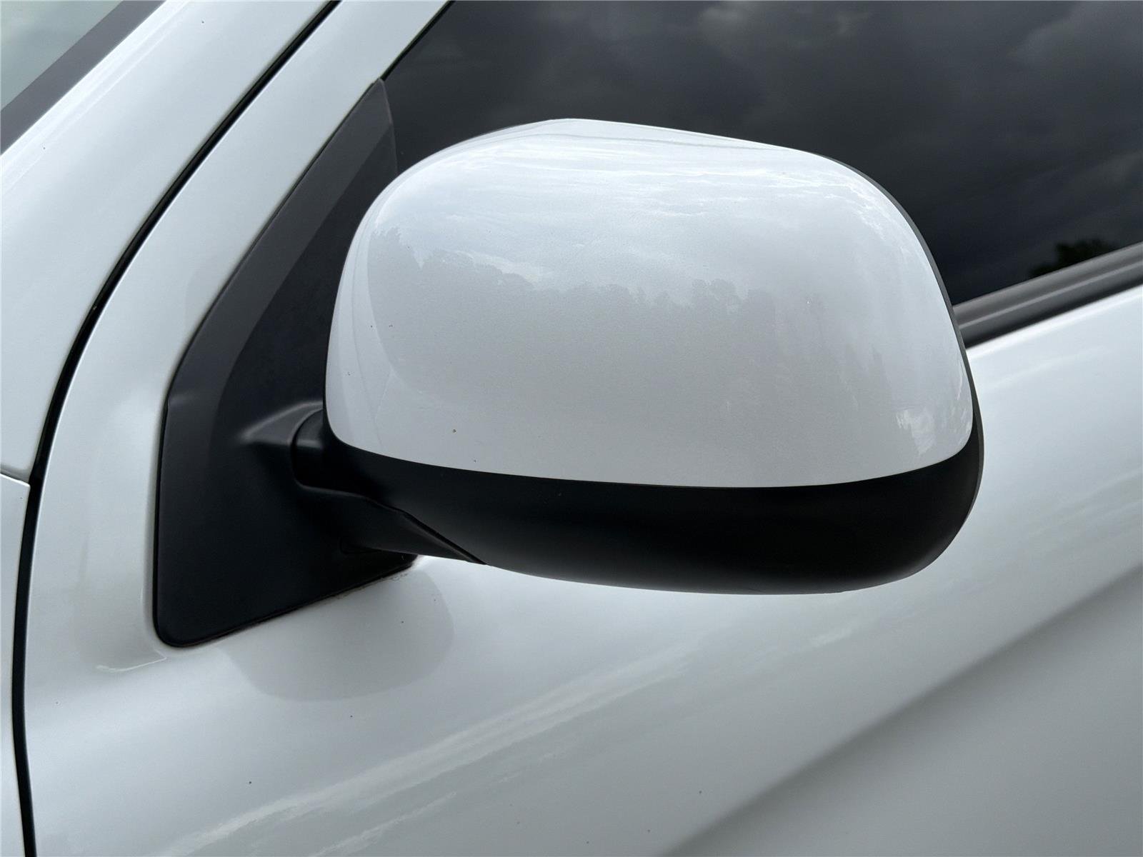 Used 2023 White Diamond Mitsubishi ES image 33