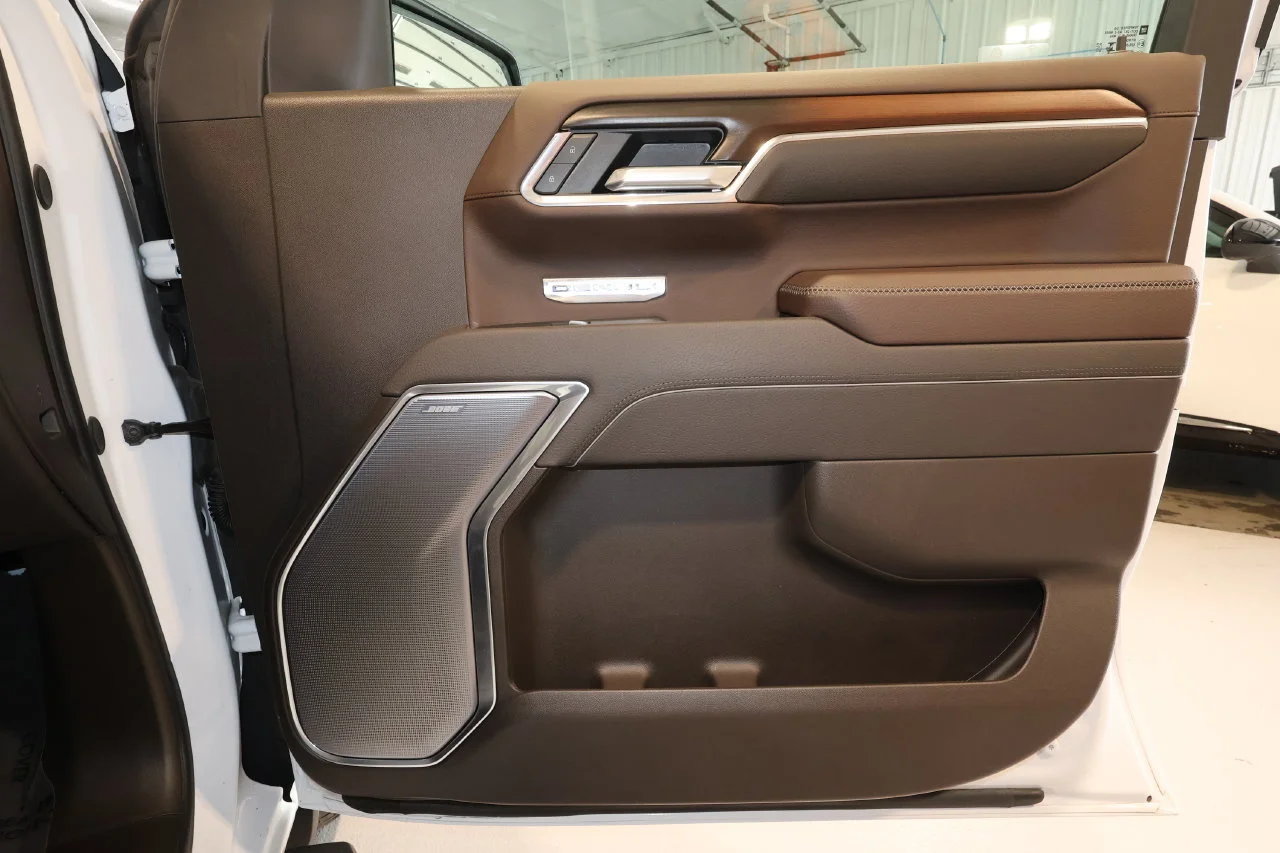 Used 2025 White Frost Tricoat GMC Denali image 20