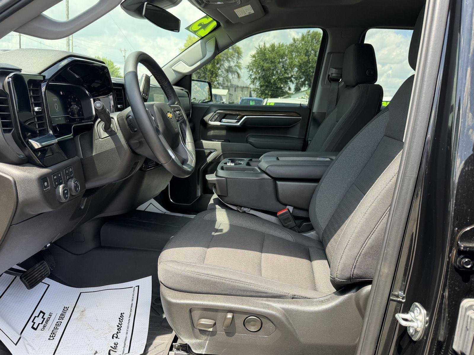 Used 2025 Black Chevrolet LT image 10