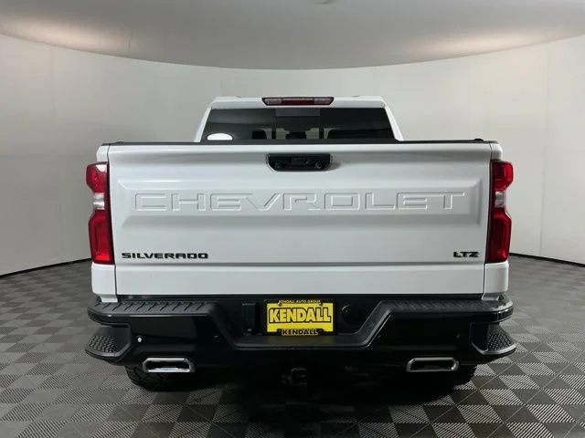 Used 2024  Chevrolet LTZ image 5