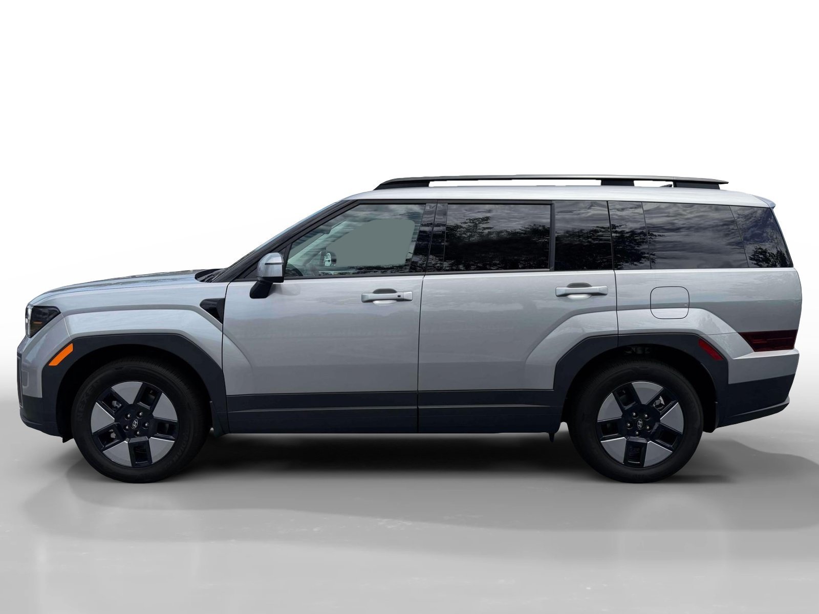 New 2027 Shimmering Silver Hyundai SEL image 3