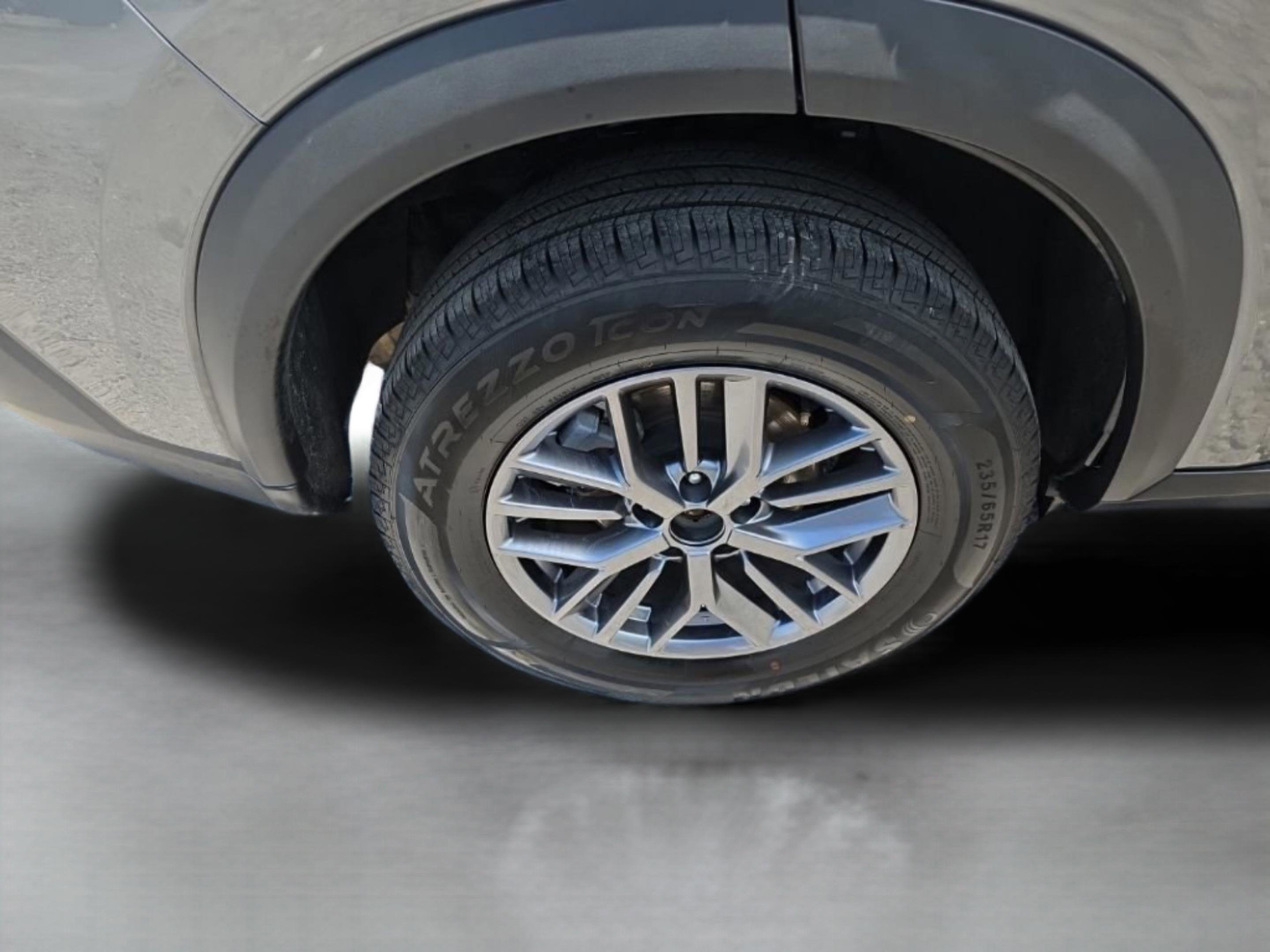Used 2023 Gry/gray Nissan S image 32