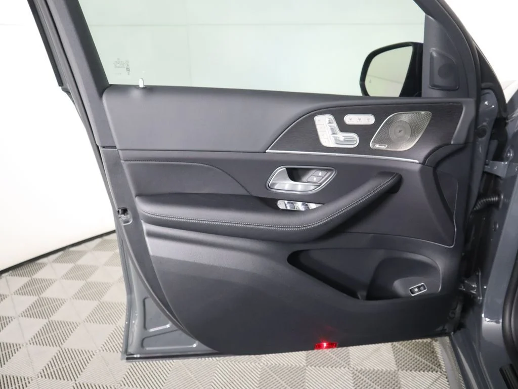 2026 Mercedes-Benz GLS Base - Photo 25