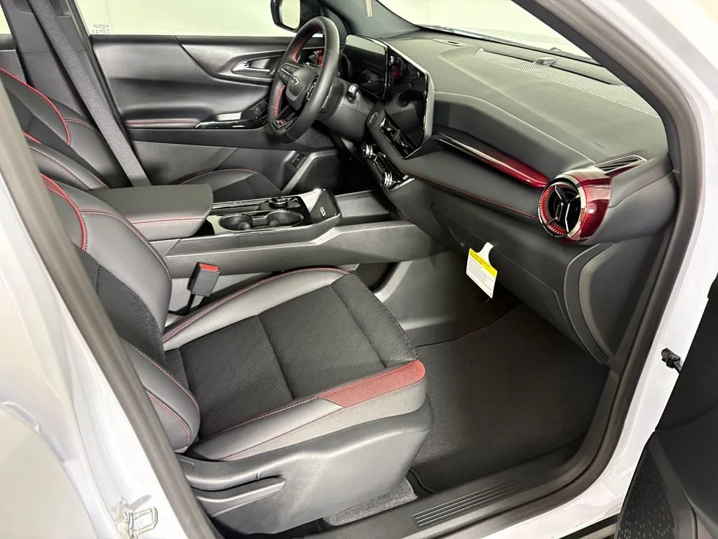 New 2027 Polar White Tricoat Chevrolet RS image 19