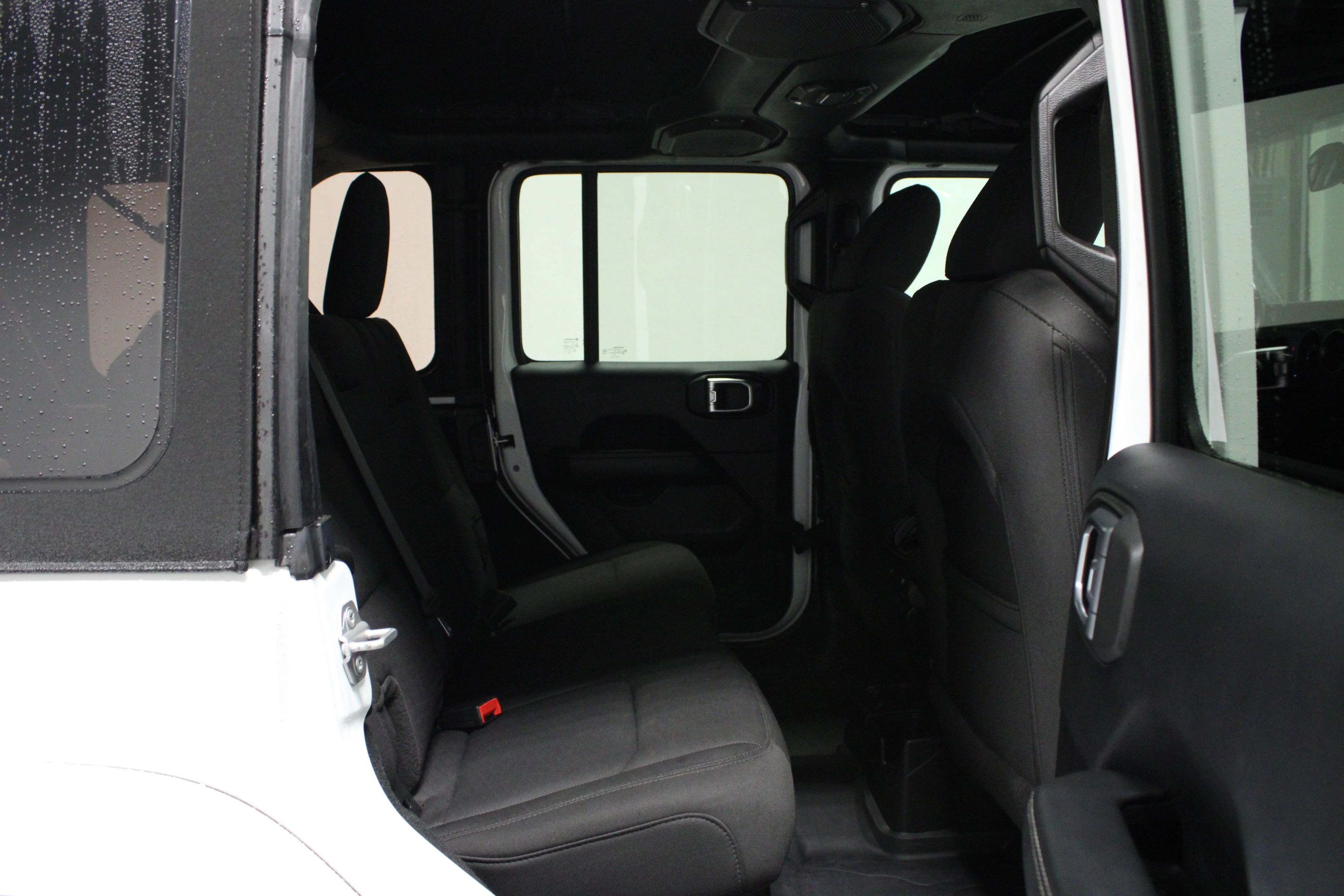 Used 2019 Bright White Clearcoat Jeep Sahara image 15