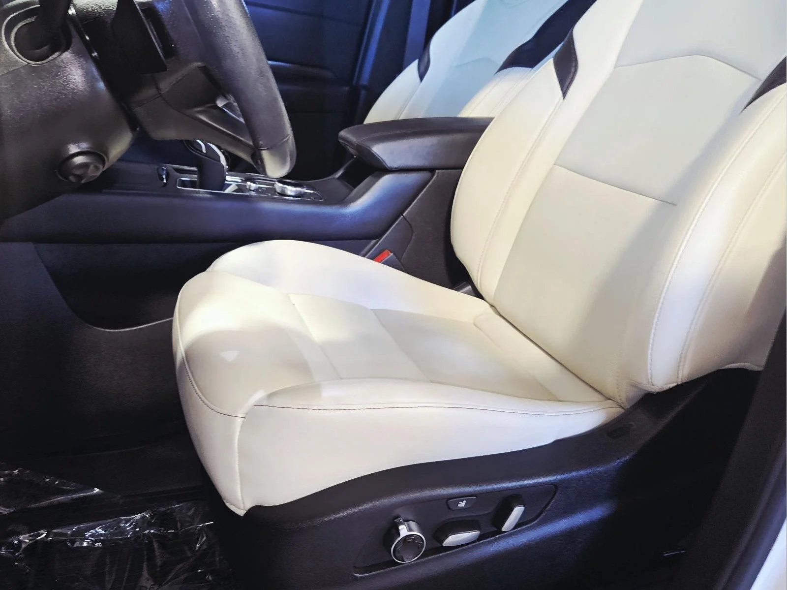 Used 2021 Crystal White Tricoat Cadillac AWD Sport image 24