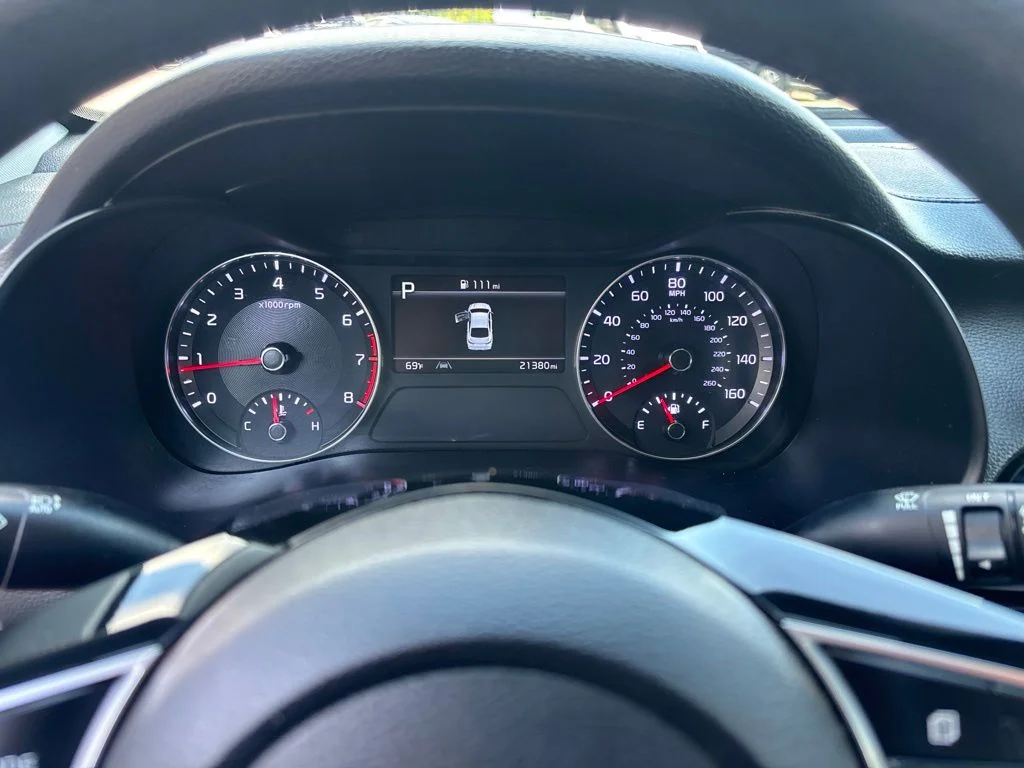 Used 2023 Red Kia LXS image 13