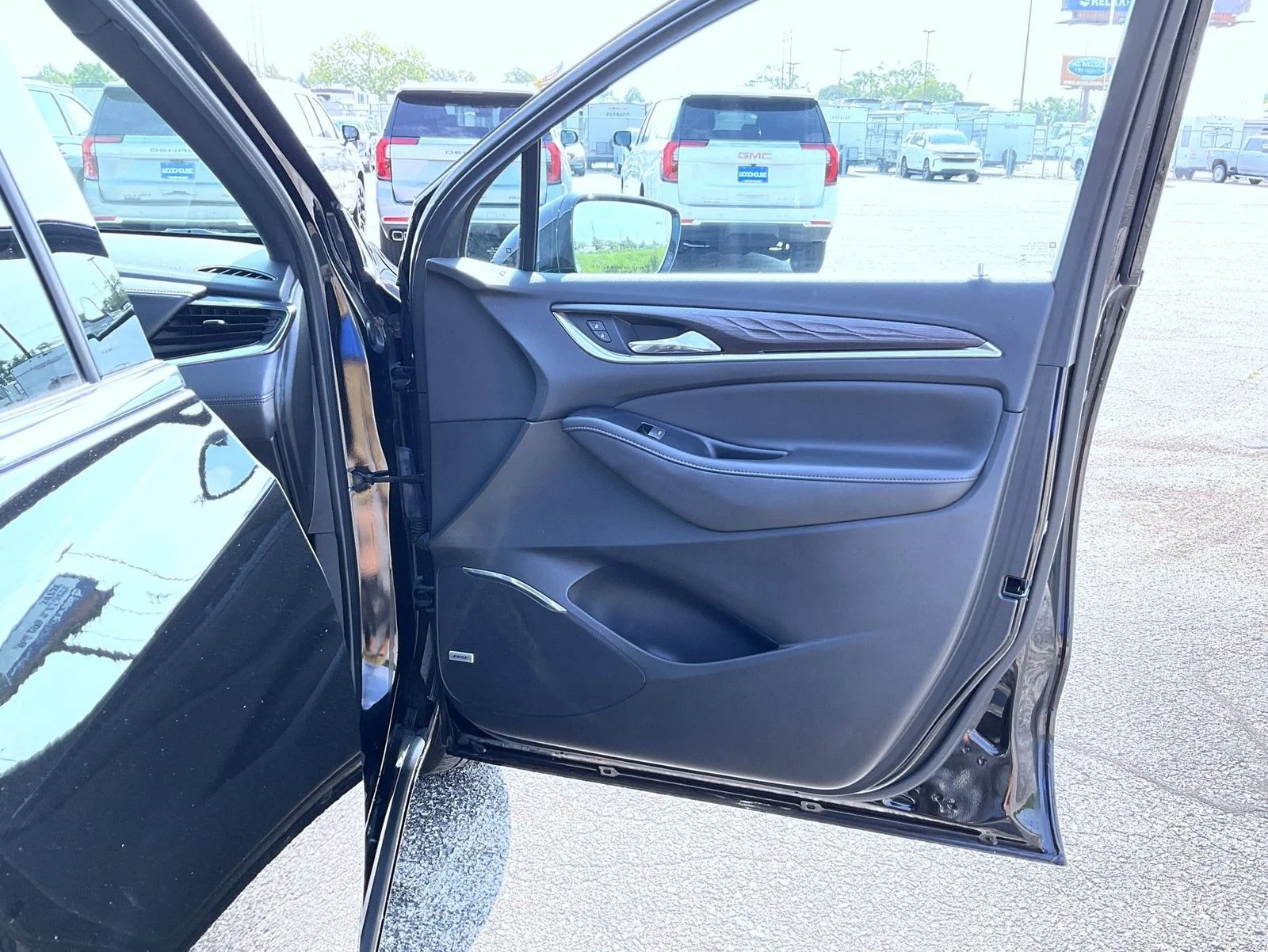 Used 2023 Black Buick Avenir image 16