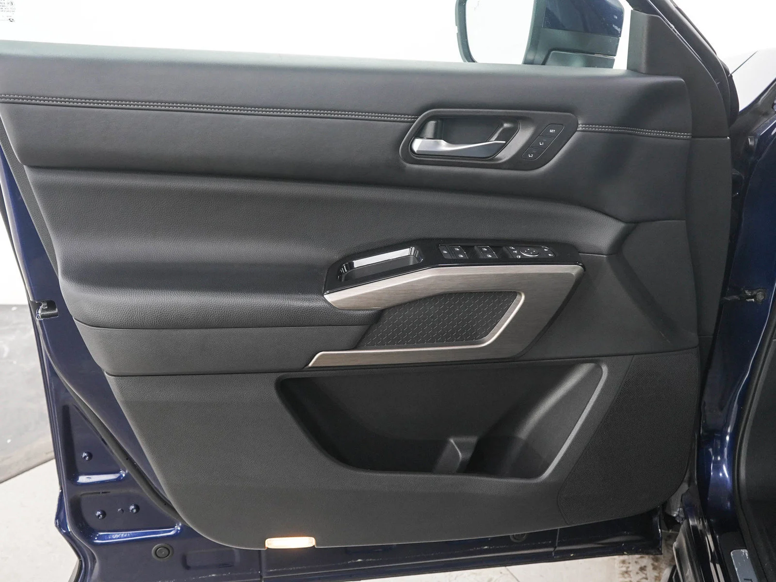 Used 2022 Deep Ocean Blue Pearl Nissan Platinum image 21