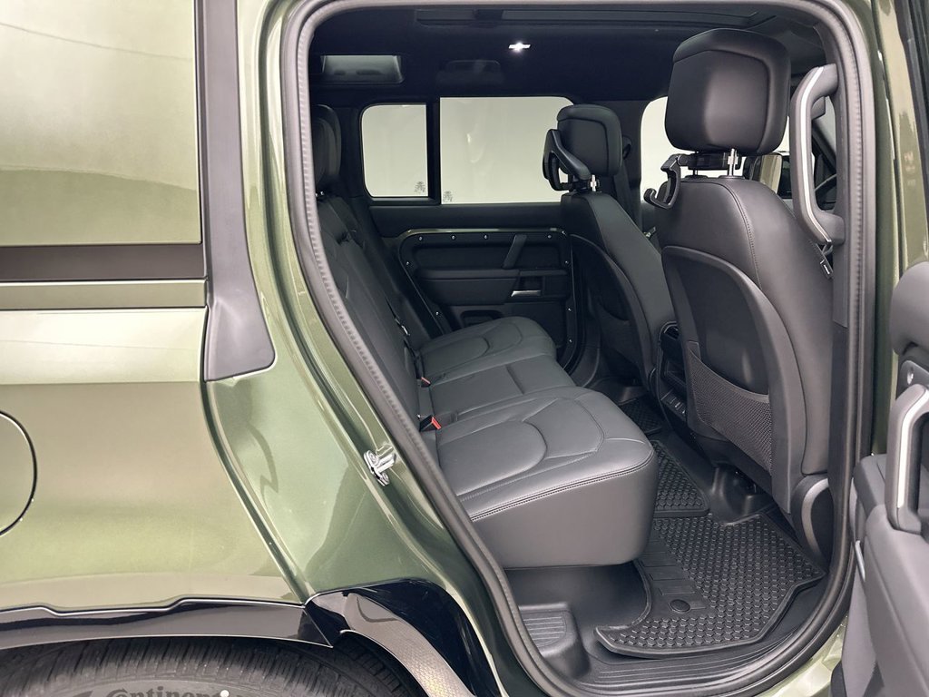 New 2026 Woolstone Green Land Rover X-Dynamic SE image 7