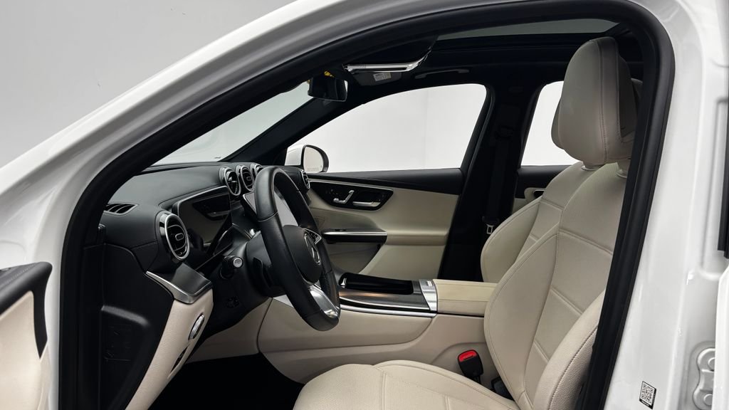 Used 2025 White Mercedes-Benz GLC 300 image 15