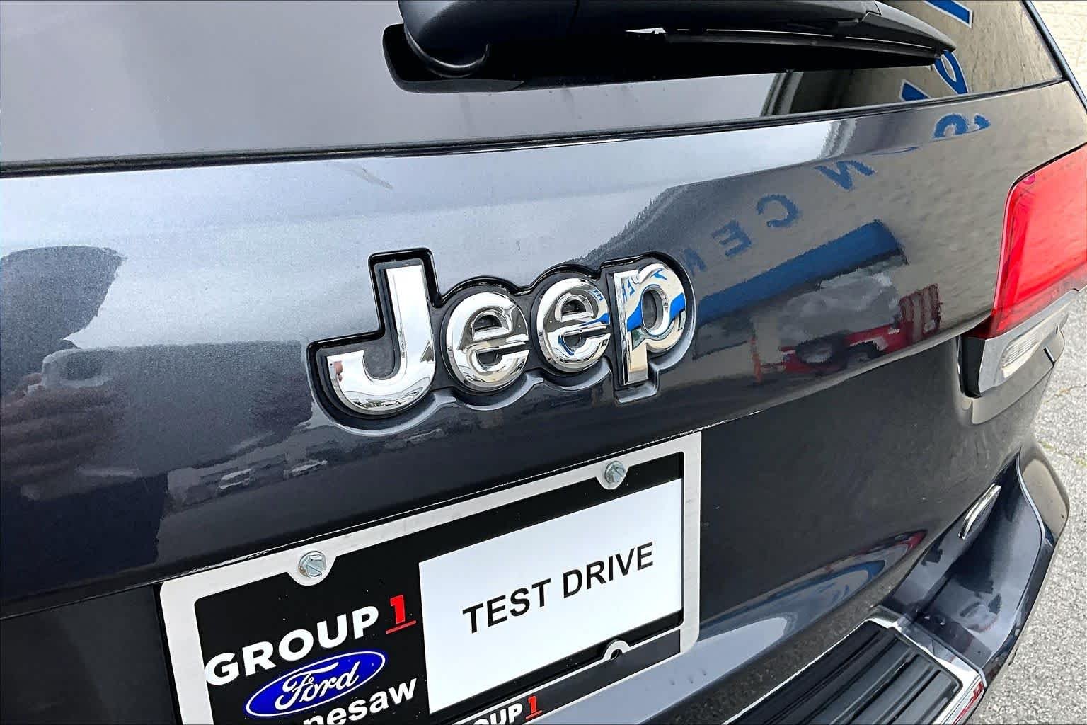 Used 2014 Maximum Steel Metallic Clearcoat Jeep Overland image 30