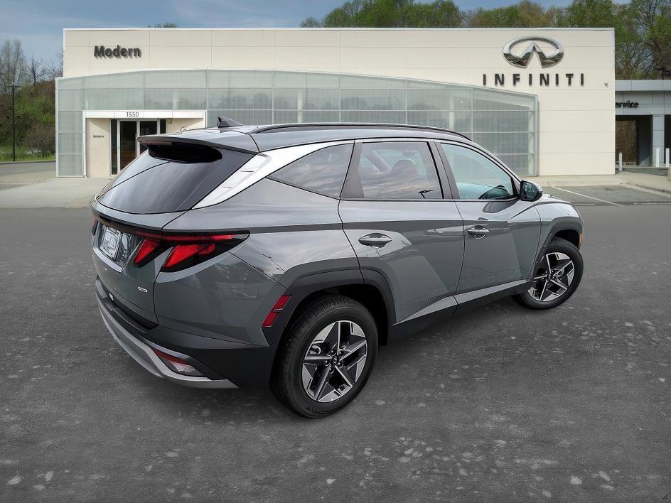 Used 2025 Hampton Gray Hyundai SEL image 4
