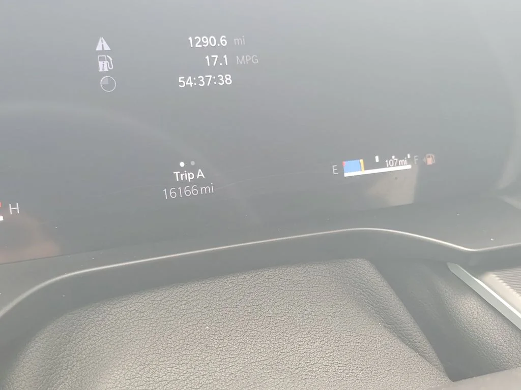 Used 2025 White Jeep Laredo image 20