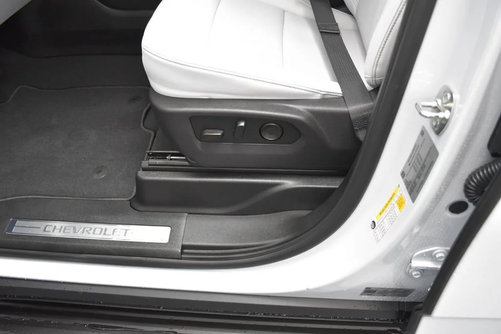 New 2026 Polar White Tricoat Chevrolet Premier image 23