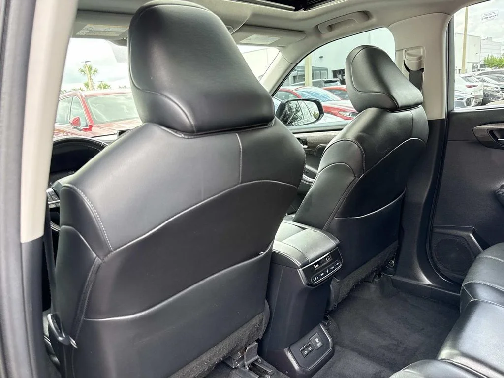Used 2022  Toyota Limited image 14
