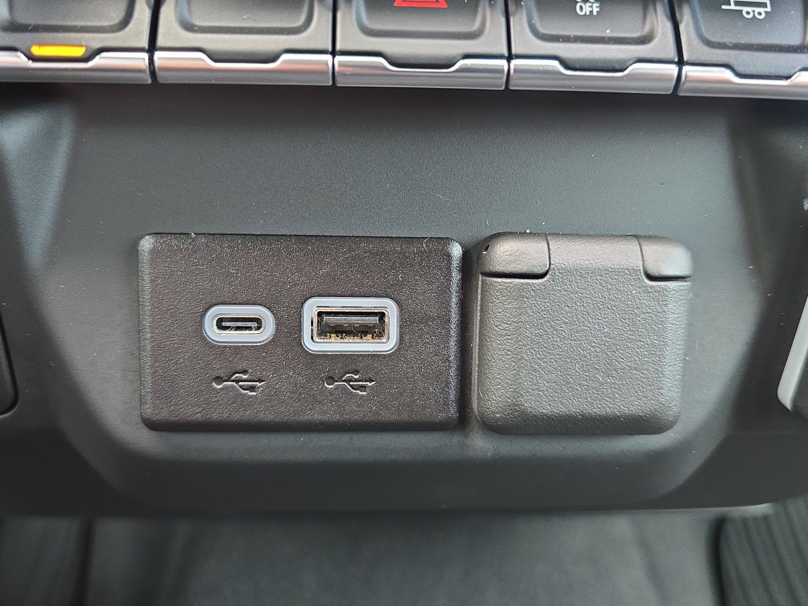 Used 2025 Summit White Chevrolet Custom image 20