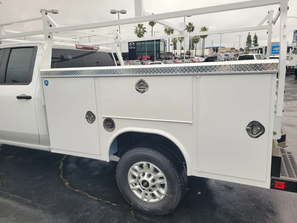 New 2026 Summit White Chevrolet WT image 7