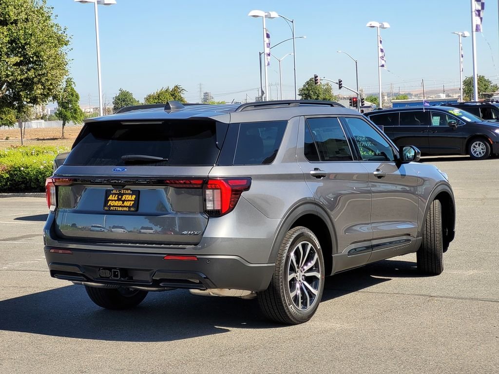 New 2026 Carbonized Gray Metallic Ford ST-Line image 3