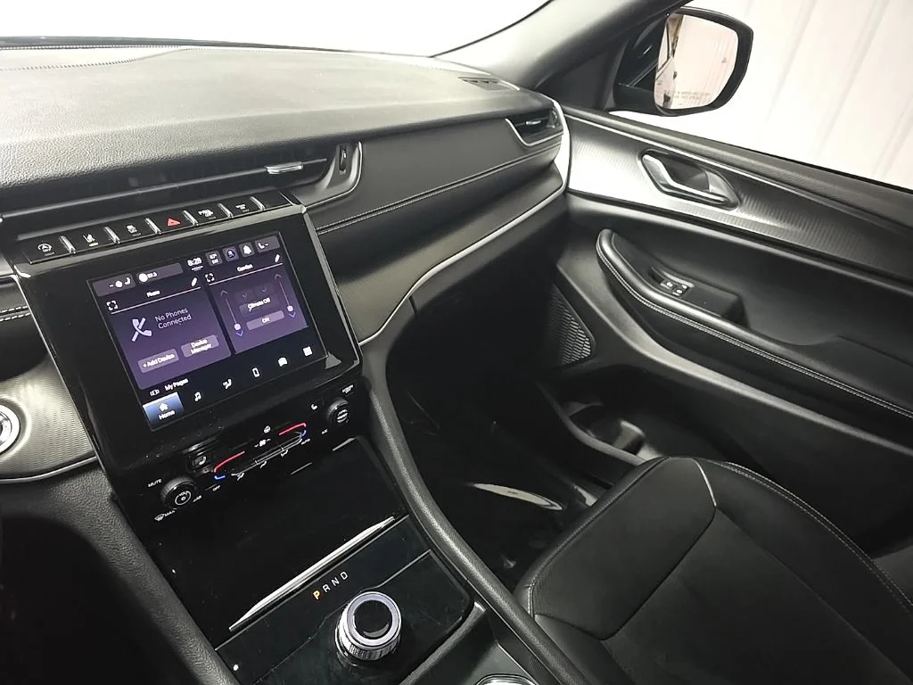 Used 2024 Gray Jeep Altitude image 25