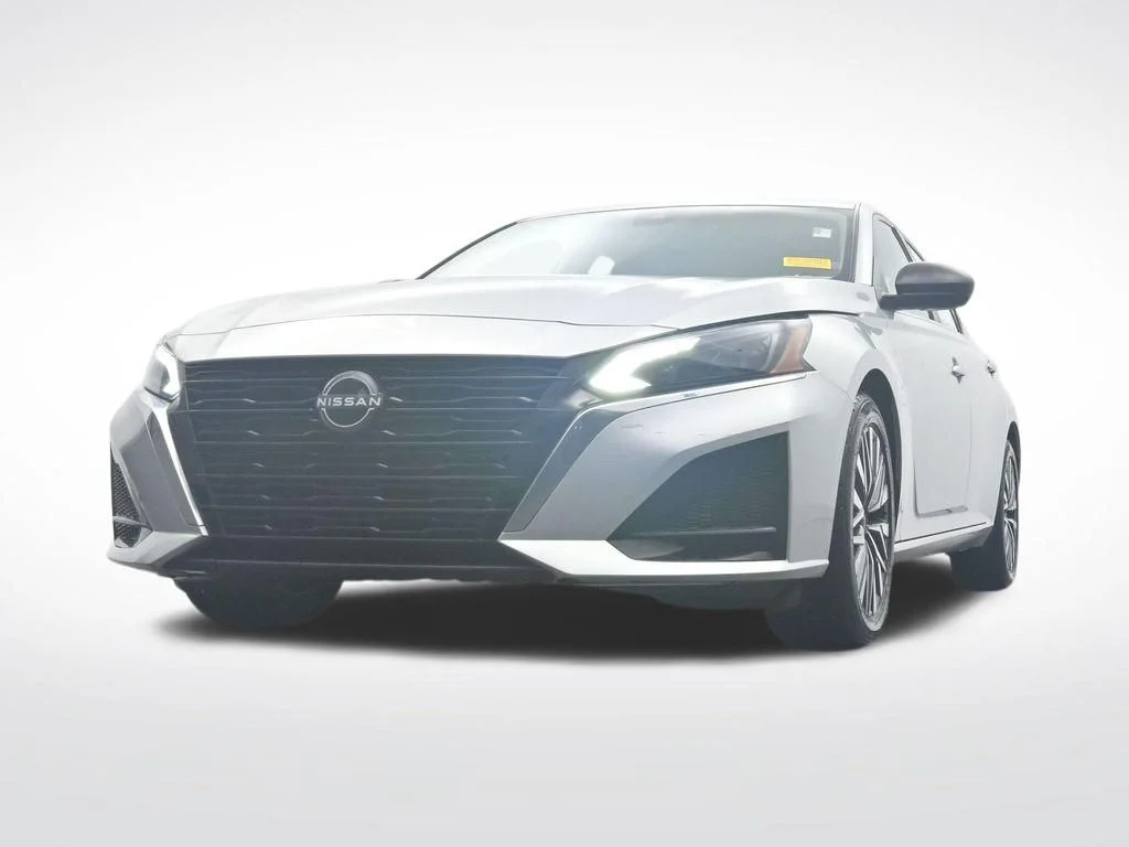 Used 2024 Silver Nissan 2.5 SV image 30