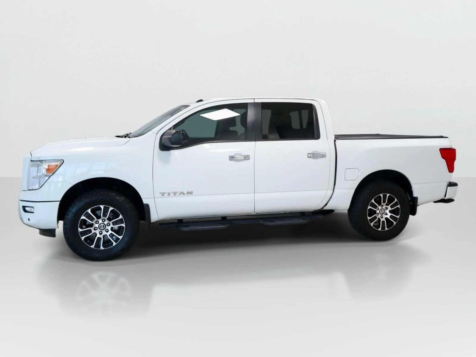 Used 2021 Glacier White Nissan SV image 2