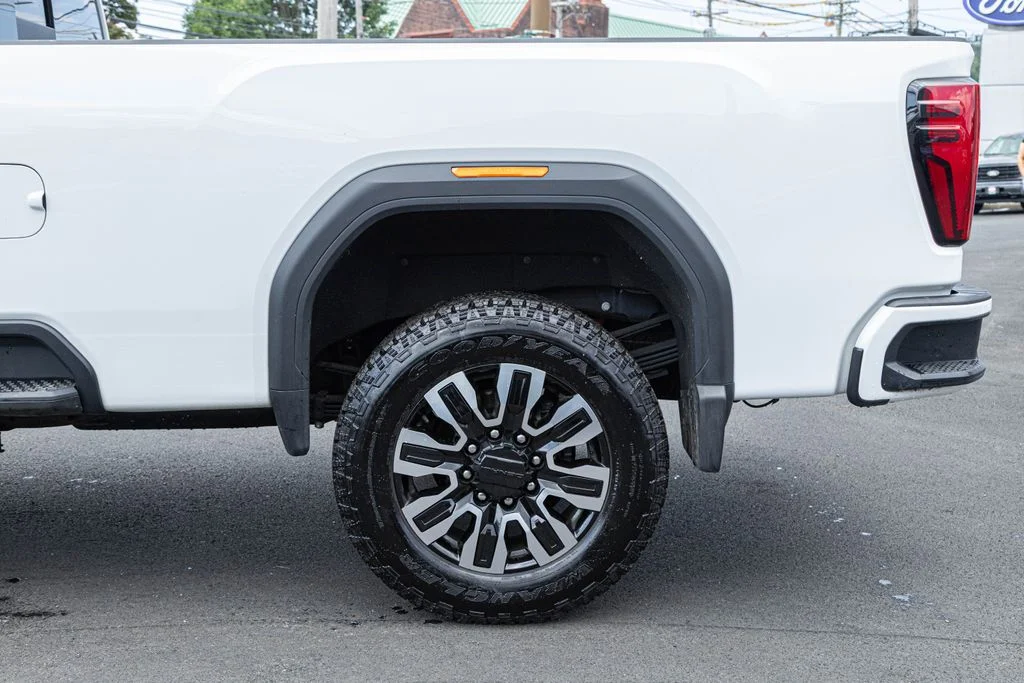 Used 2025 White GMC Denali Ultimate image 13