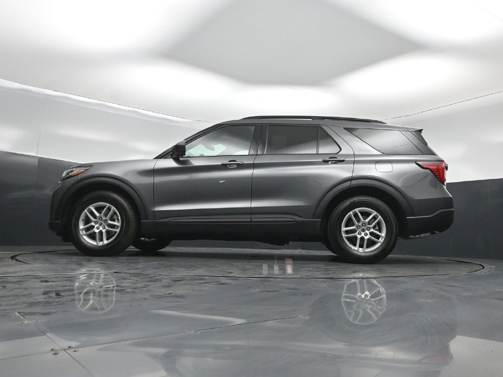 New 2027 Carbonized Gray Metallic Ford Active image 7