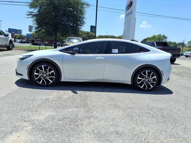 New 2026 Wind Chill Pearl <sup>1</sup> Toyota  XSE image 4