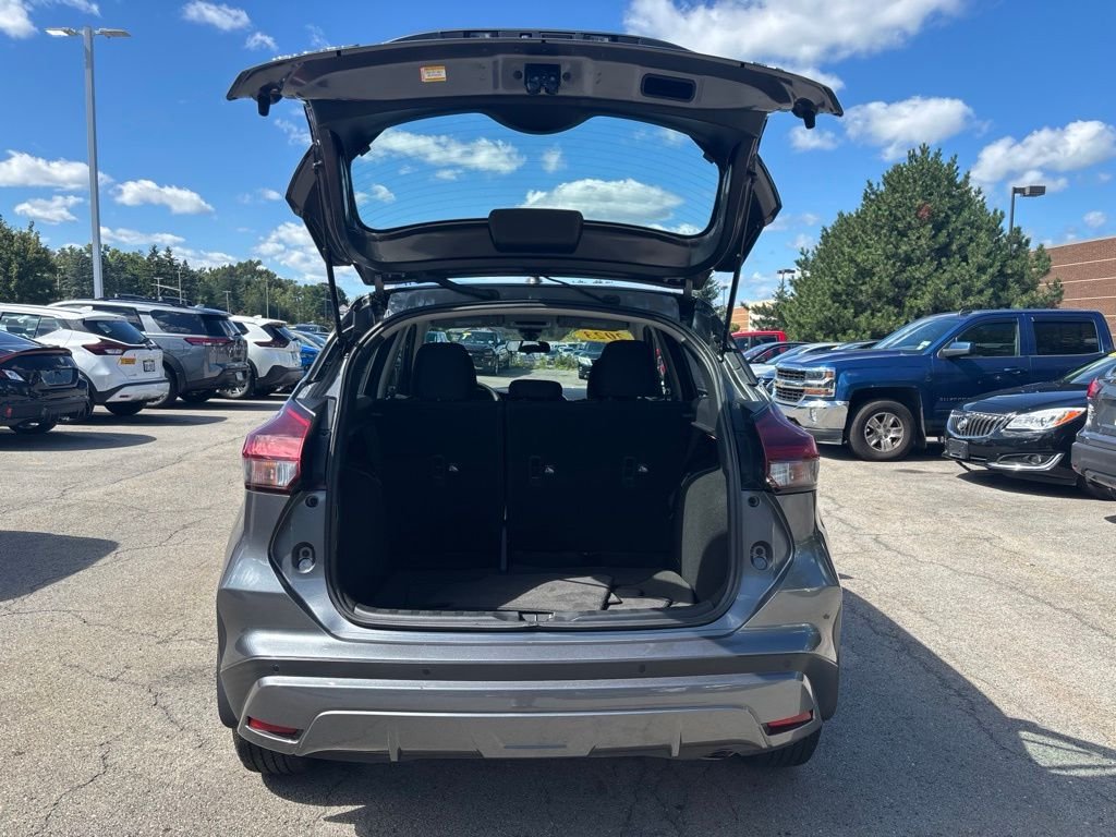 Used 2023 Gray Nissan SV image 7
