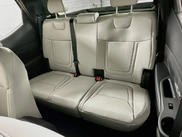 New 2027 Green Hyundai SE image 12