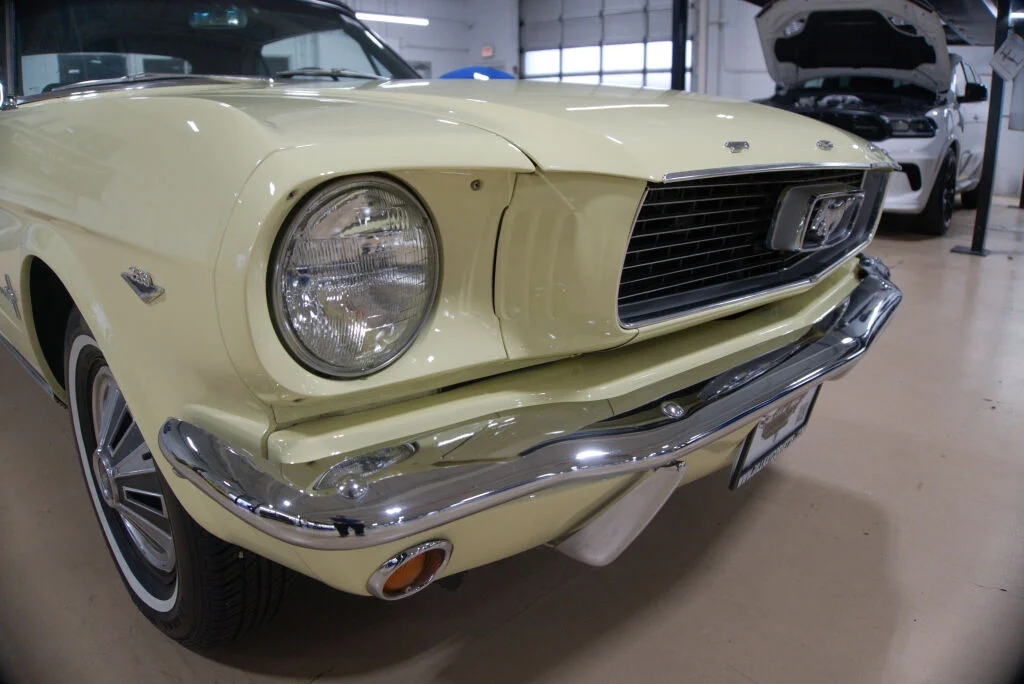 Used 1966 Yellow Ford  image 9