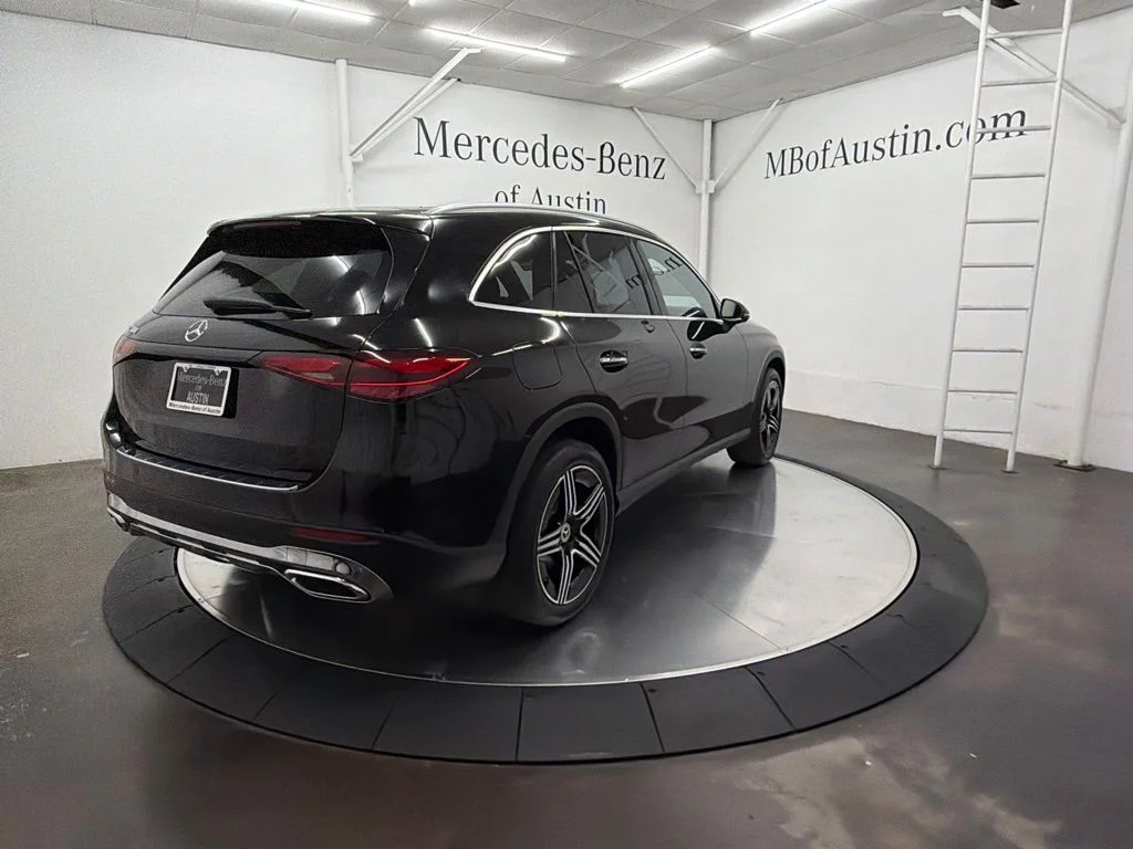 New 2027 Black Mercedes-Benz GLC 300 image 7