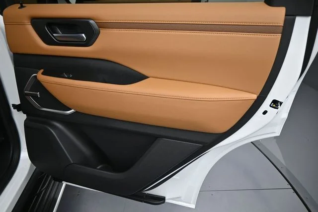 New 2026 Everest White TriCoat Nissan Platinum Reserve image 12