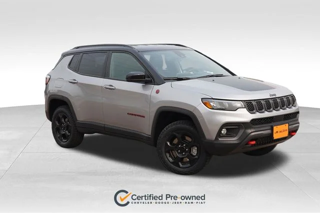 Used 2023 Silver Jeep Trailhawk image 1
