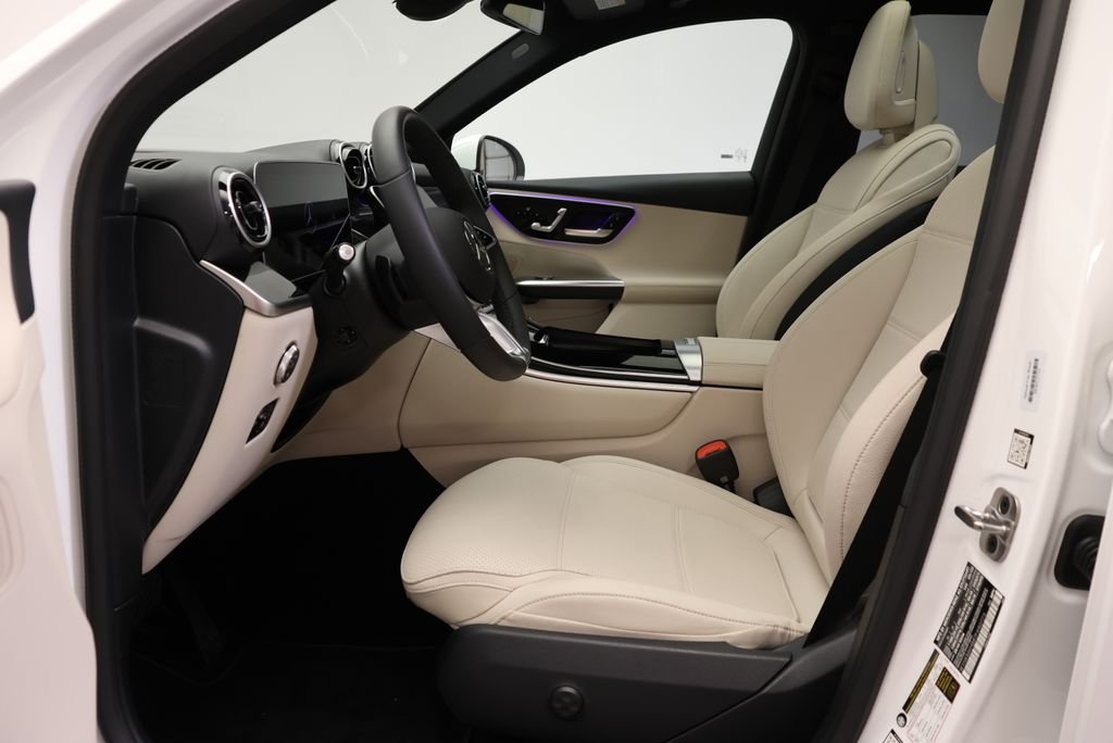 Certified Used 2026 Polar White Mercedes-Benz GLC 300 image 37