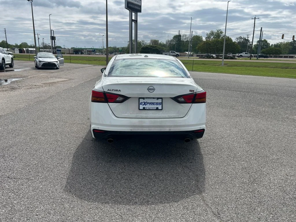 Used 2025 White Nissan 2.5 SR image 4