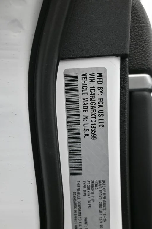 New 2026 Bright White Clear-Coat Exterior Paint Jeep Laredo image 20