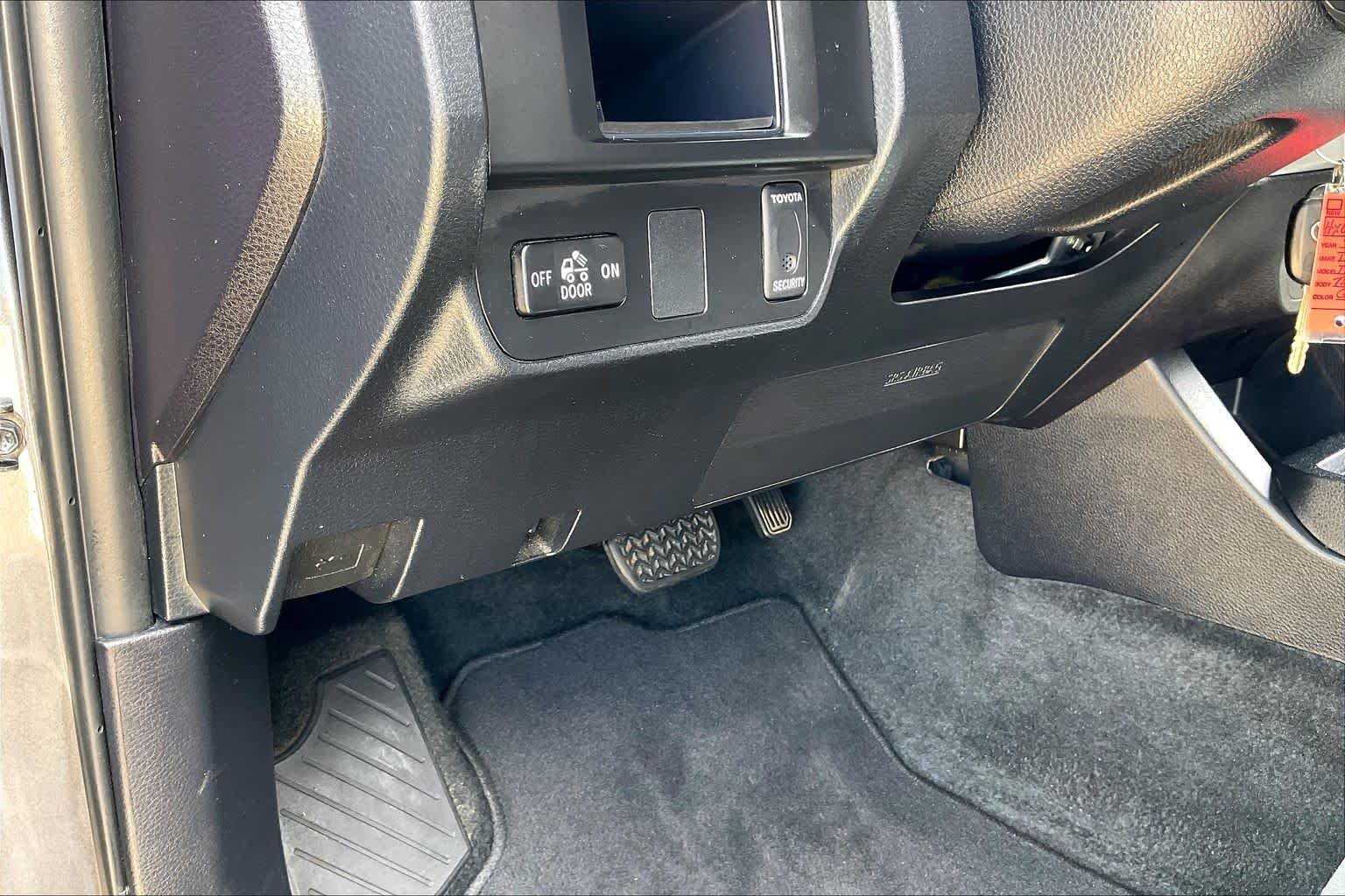 Used 2017 Magnetic Gray Metallic Toyota SR5 image 35