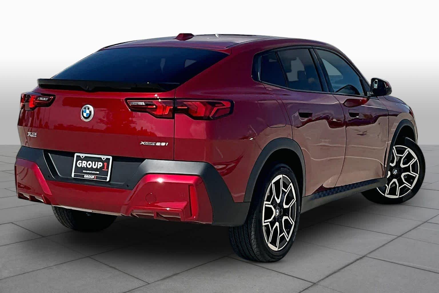 Used 2026 Vegas Red Metallic BMW xDrive28i image 12
