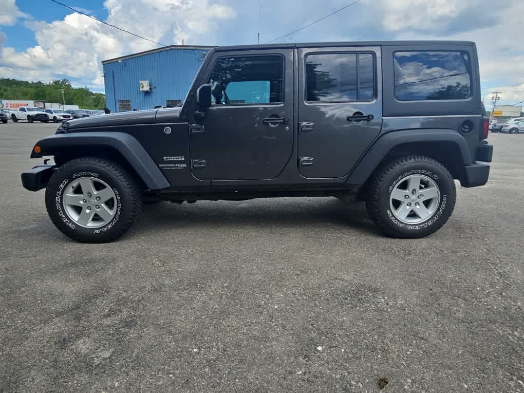Used 2018 Granite Crystal Metallic Clearcoat Jeep Sport S image 3