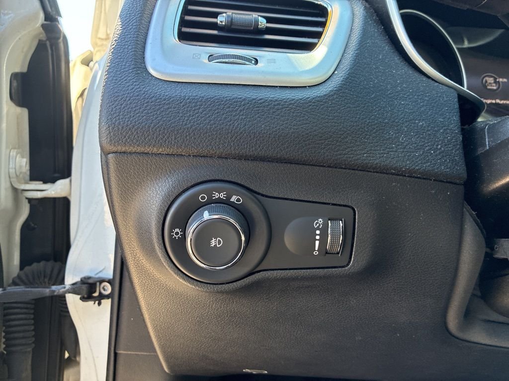 Used 2019 White Jeep Sport image 13