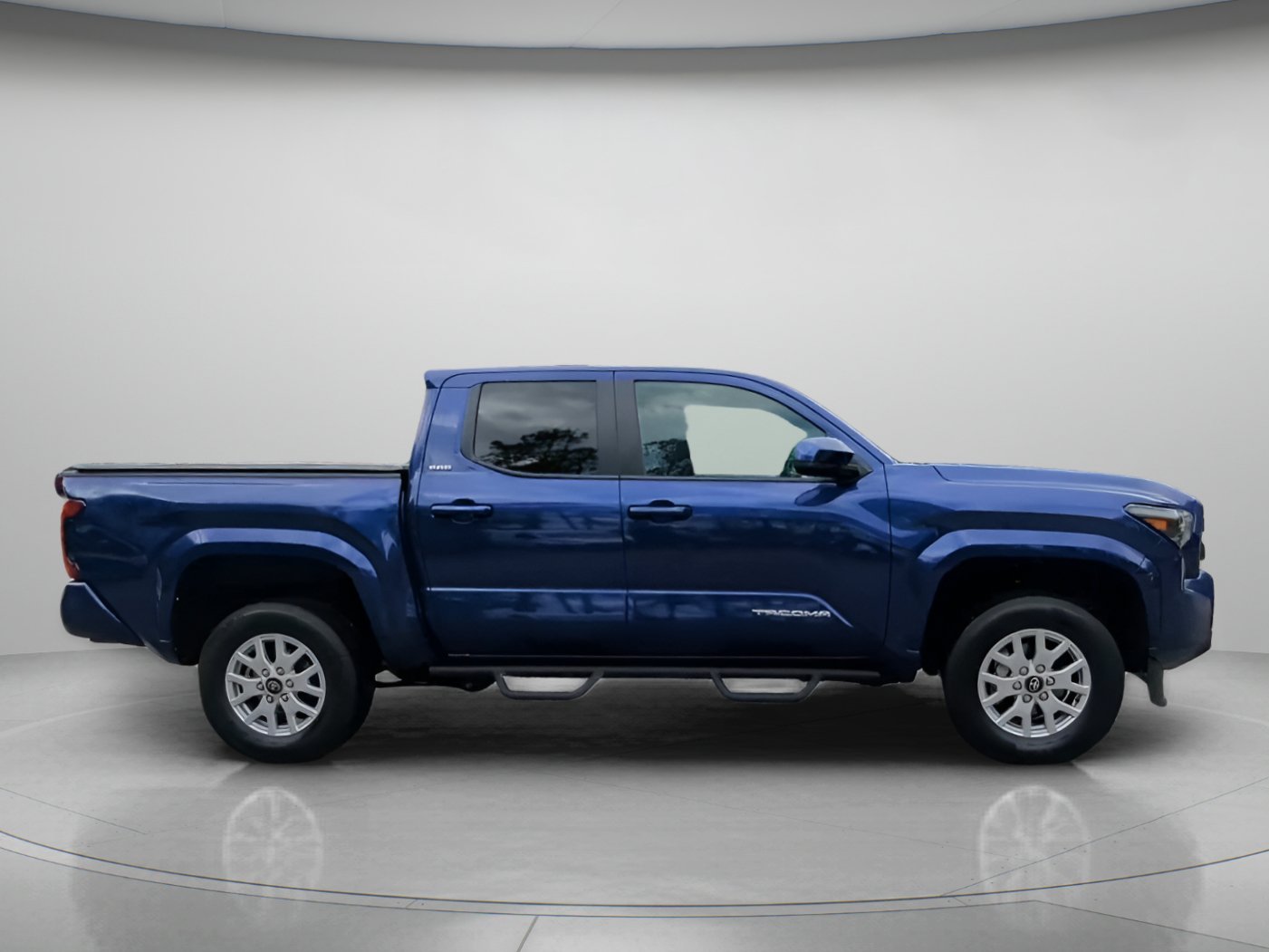 Used 2025 Blue Crush Metallic Toyota SR5 Crew Cab Pickup image 31