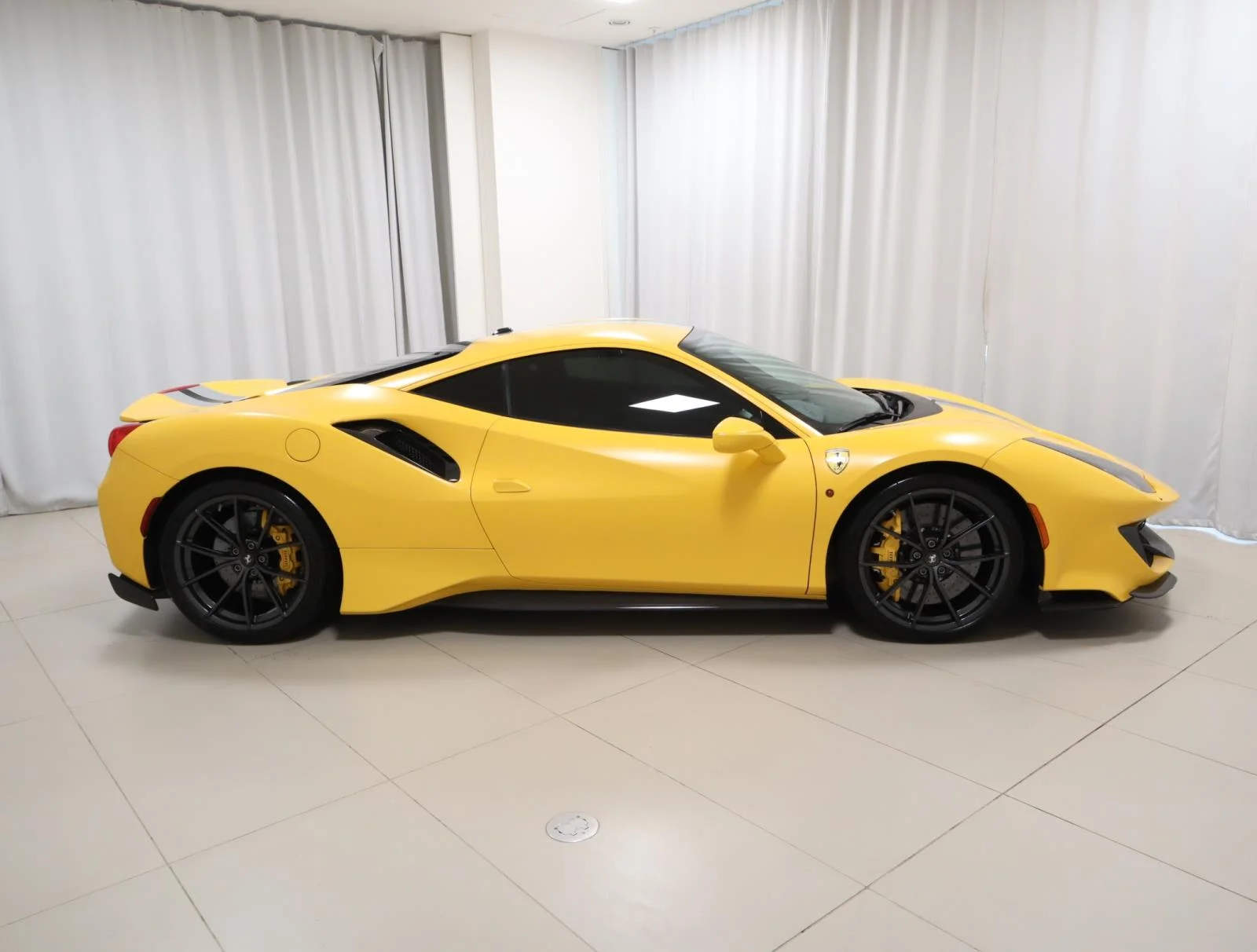 Used 2019 Giallo Modena Ferrari Coupe image 8