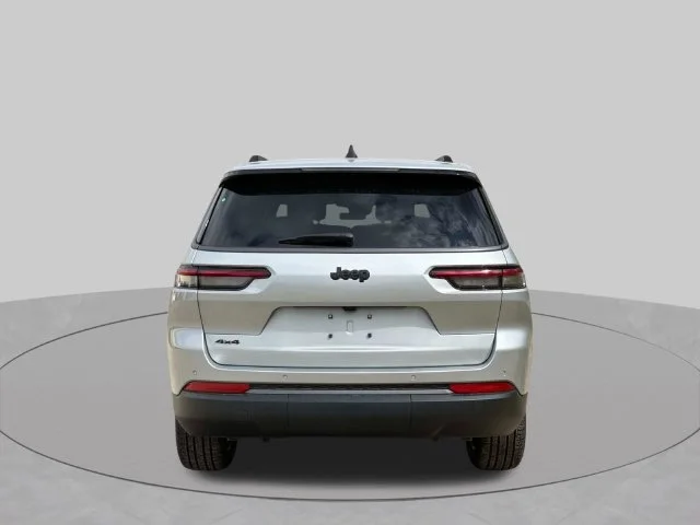New 2026 Silver Zynith Exterior Paint Jeep Limited image 5