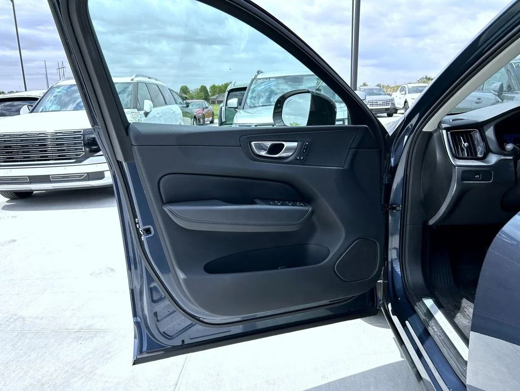 2024 Volvo XC60 Core - Photo 9