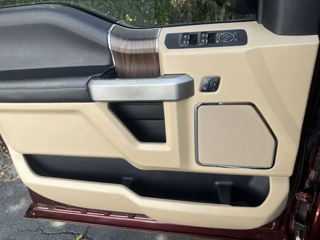 Used 2017  Ford Lariat image 27
